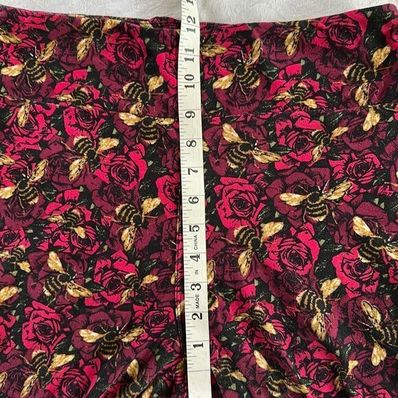 LuLaRoe TC Bees Roses Leggings Plus Size - Picture 7 of 7